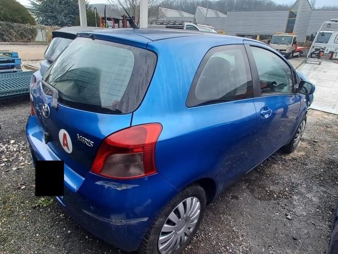 TOYOTA YARIS 2