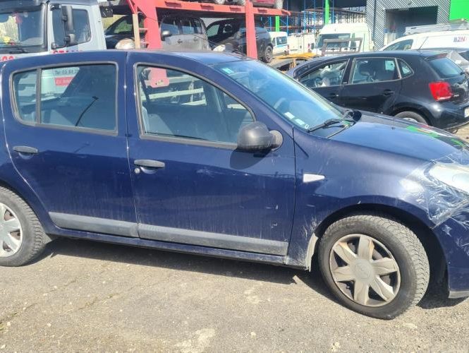 DACIA SANDERO 1