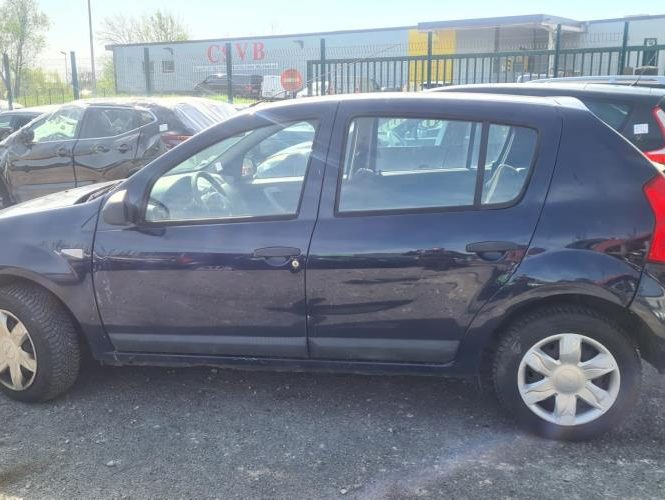 DACIA SANDERO 1