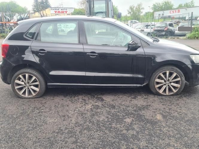VOLKSWAGEN POLO 5