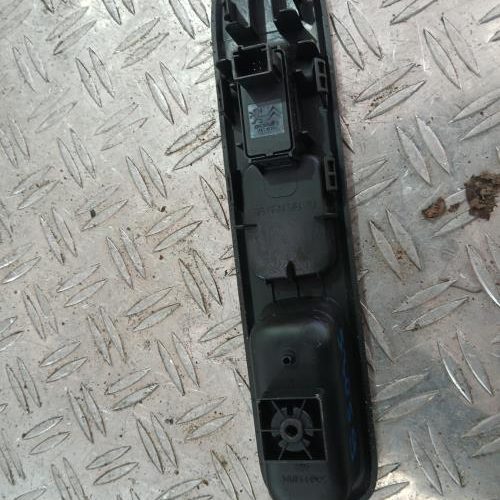 PEUGEOT 5008 1 PHASE 1